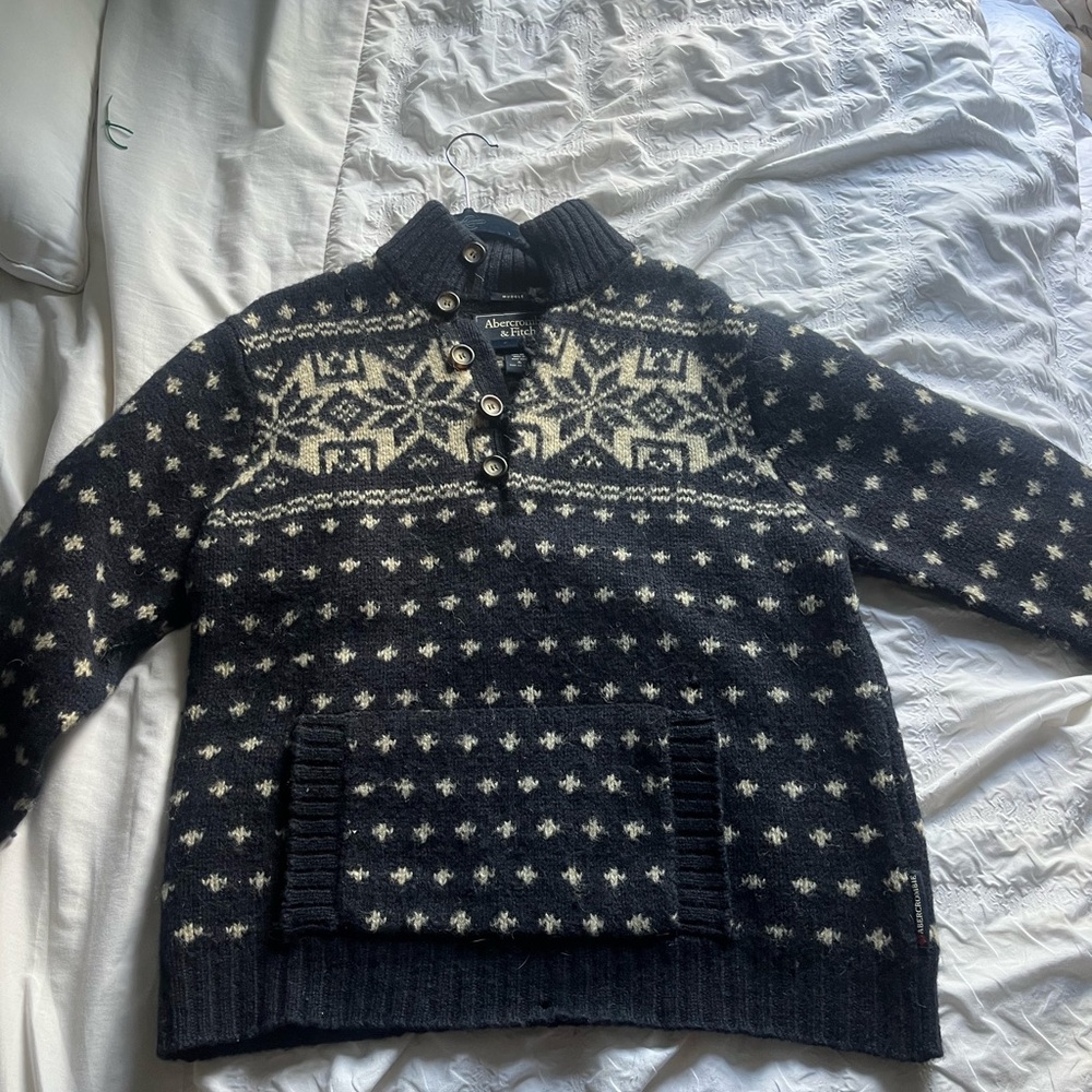 Abercrombie & Fitch Navy and Cream Sweater